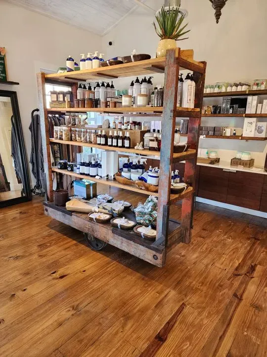 https://cdn.salonspotlight.com/photos/uMvxjXZ6kJQawRBtJJxO/9d9e2864-4116-44fd-8d70-6f3b53c30e61_720x720
