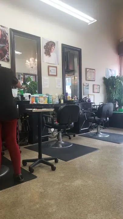 https://cdn.salonspotlight.com/photos/uNqt19t2Ek1WaTdVwblH/78ddd517-733d-47f2-92e6-082aa0732518_720x720