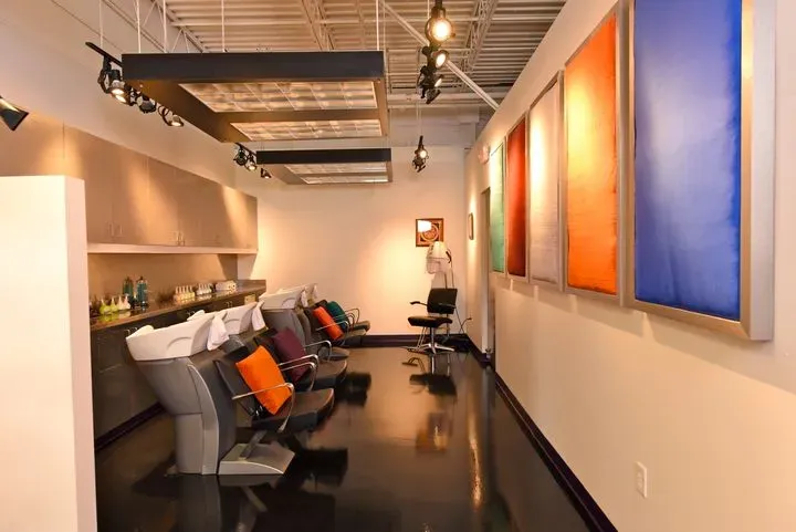 https://cdn.salonspotlight.com/photos/uOmWlz77XGuIUuve5VUM/768eeb5e-b052-4c5b-a9f6-6be568565067_720x720
