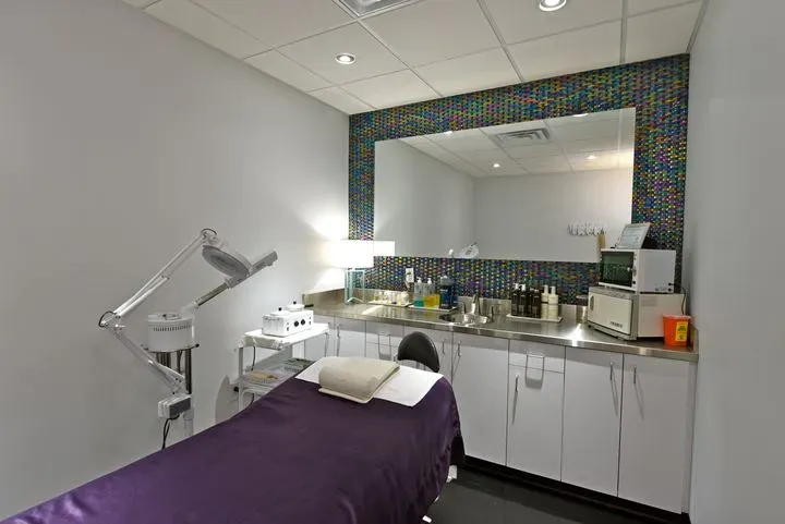 https://cdn.salonspotlight.com/photos/uOmWlz77XGuIUuve5VUM/fd4d4de1-9491-4f27-80b9-55d8bc9f19a5_720x720
