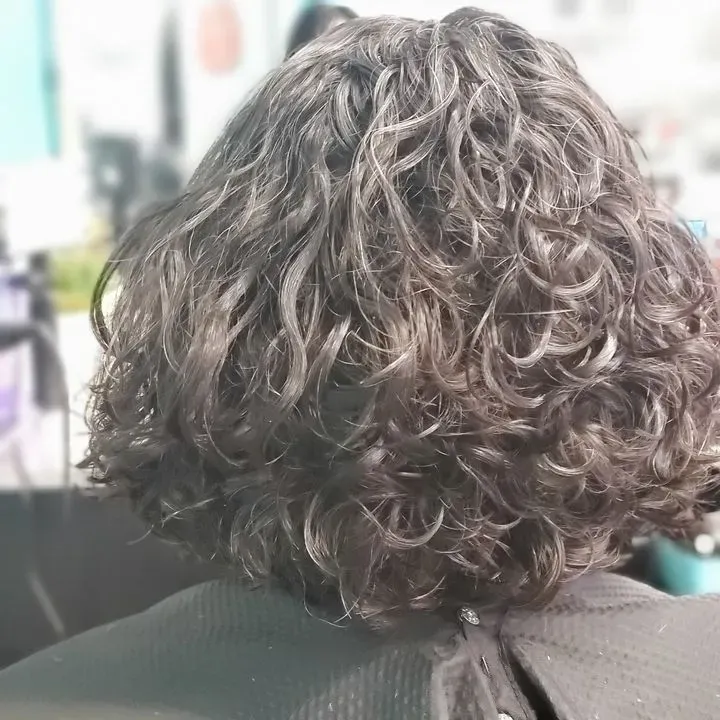 https://cdn.salonspotlight.com/photos/uPKzv0htGxLB6XjxSSzi/fcaa776d-1ff5-45d4-b328-eec40da3bd61_720x720