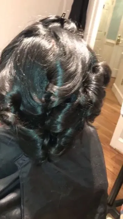 https://cdn.salonspotlight.com/photos/uUWQZwmQNZaaX2s8jiUY/55cbc308-f0d1-4b05-a088-de5332171bcb_720x720