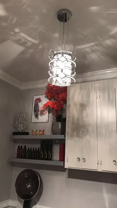 https://cdn.salonspotlight.com/photos/uUWQZwmQNZaaX2s8jiUY/c7c7c9ee-f5c9-4fc5-98ef-e20f44a2f0c7_720x720