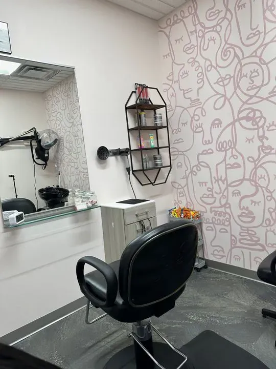 https://cdn.salonspotlight.com/photos/uUZ7WlRokIC801OcsgaM/baedaf87-6df6-46f2-8188-a66d0698e1f2_720x720