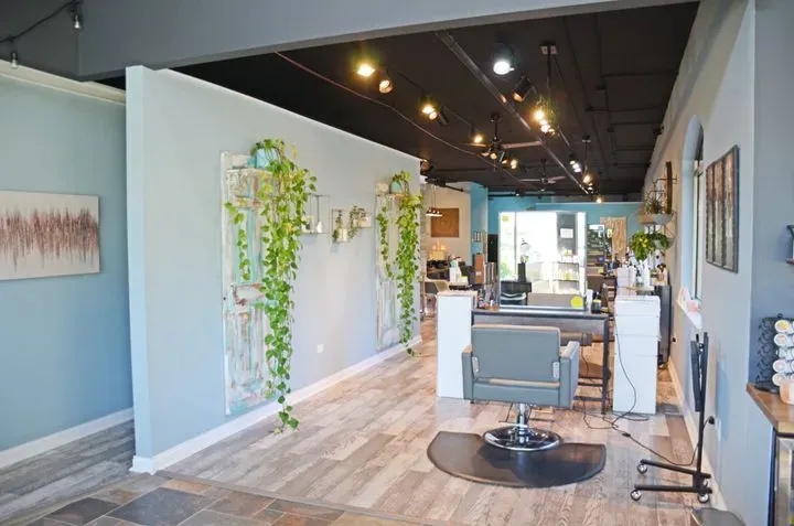 https://cdn.salonspotlight.com/photos/uVdIT8XU9eCtnpmCN0t5/92e8203c-19b9-4f16-ae46-6948cdd51327_720x720