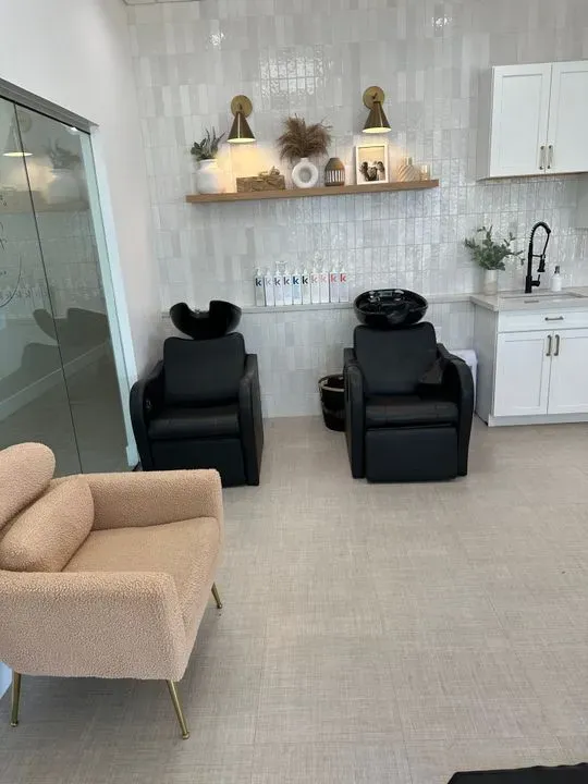 https://cdn.salonspotlight.com/photos/uWTA9rEYYKjWDgTbtBsa/2dd83a7d-7df4-47f5-aac7-cd61554c0636_720x720