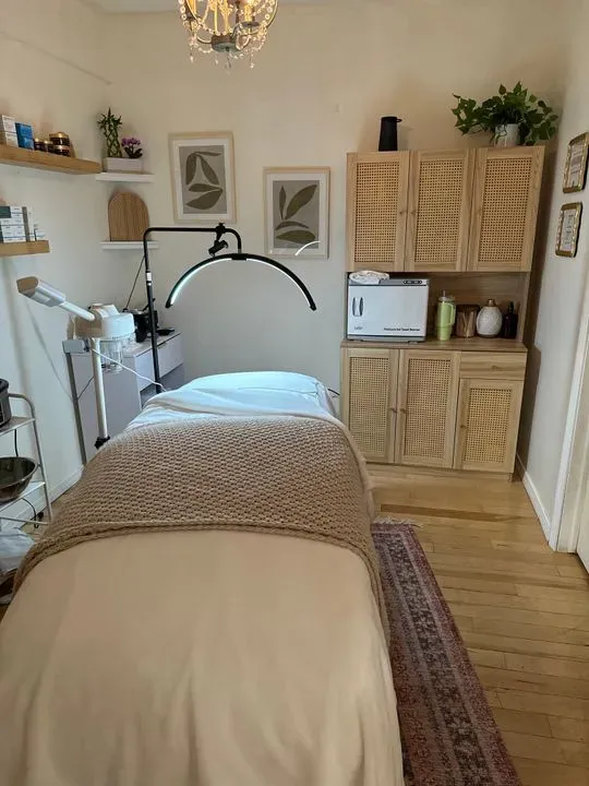 https://cdn.salonspotlight.com/photos/uX0DXT8nYlNgGnNFC8C6/0468b57a-9ad6-4796-9773-01a21646e3d3_720x720