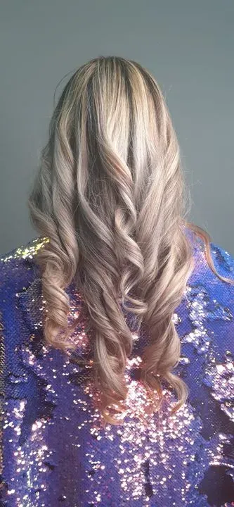 https://cdn.salonspotlight.com/photos/uY8UE2UjzdzdKuFuvD3B/baa8177b-1939-4c7c-9256-5136b4bb15c1_720x720