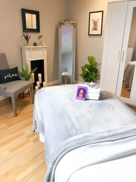 https://cdn.salonspotlight.com/photos/uaLXn6KtcLQaD65Yg81C/20f5eeee-7bcc-4d3c-8e43-b44d444b9d0f_720x720