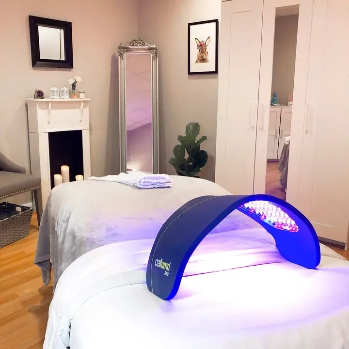 https://cdn.salonspotlight.com/photos/uaLXn6KtcLQaD65Yg81C/58da18ad-f1ac-45dc-b0ec-ab2f9b1a5f66_720x720