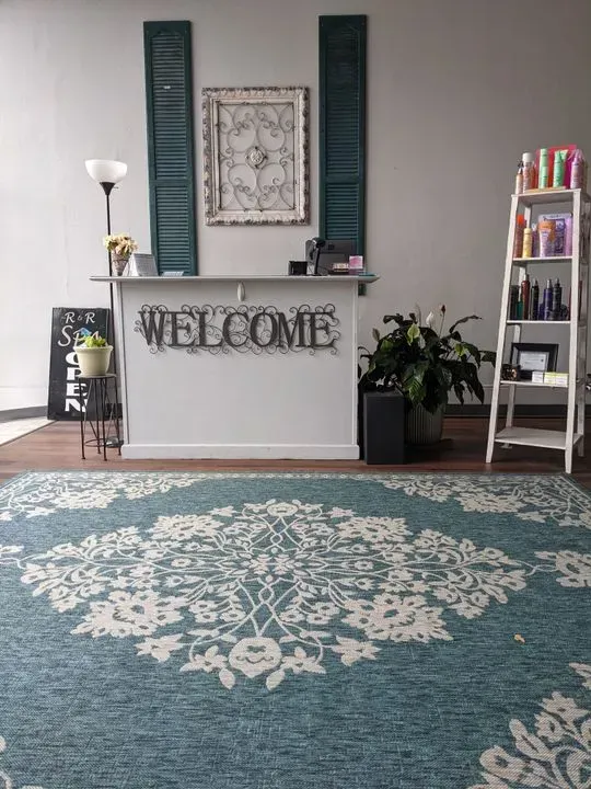 https://cdn.salonspotlight.com/photos/uckk1MffZad2Tdfo9npp/861d8a5e-66e5-4867-9bee-81053f6321f5_720x720