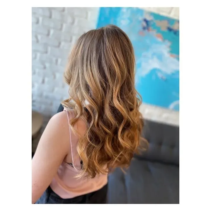 https://cdn.salonspotlight.com/photos/udGPeqDbSEuQuM2Q7gp4/63b0c72d-52e4-4d7b-a048-4b6ea5a29b08_720x720