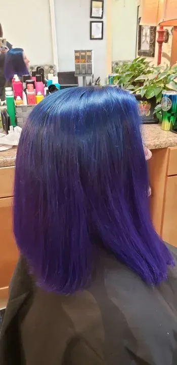 https://cdn.salonspotlight.com/photos/uemo3zKmUszAMdCFMWjk/472bfec6-e47a-46ed-b26f-628ef760b0c6_720x720