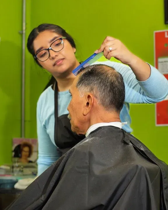 https://cdn.salonspotlight.com/photos/uhbx1ysH8c2Abe2UZl0I/72d46d78-54b3-43ba-9ffc-6fc4d76edfa2_720x720