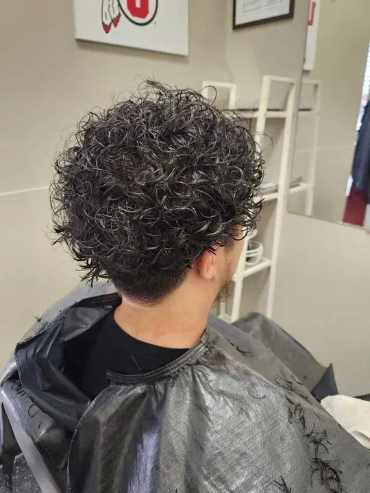 https://cdn.salonspotlight.com/photos/ukVHjPgxXm8NYh6FR4P0/3977f9ce-acbb-43e6-a8ab-68b9208adda6_720x720