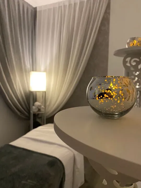 https://cdn.salonspotlight.com/photos/ulEqV0SzTitaOl18H3iy/81a1c98c-b904-4b7d-8357-6ba58db01629_720x720