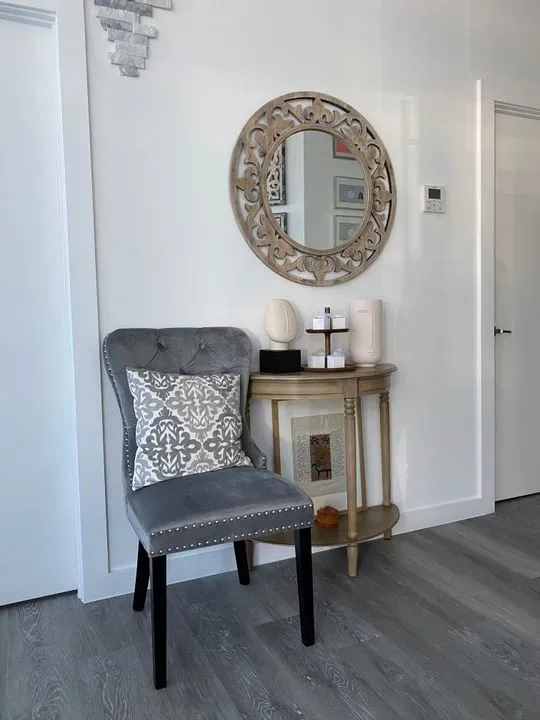 https://cdn.salonspotlight.com/photos/ulEqV0SzTitaOl18H3iy/957dafb1-a4eb-46d1-899f-2e3e384b8f8d_720x720