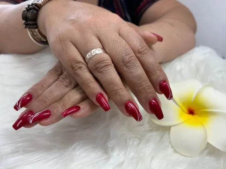 https://cdn.salonspotlight.com/photos/ulKJhoe79G8PRyvTmngb/100abf07-e421-471e-9a50-bc2ef1bbde09_720x720