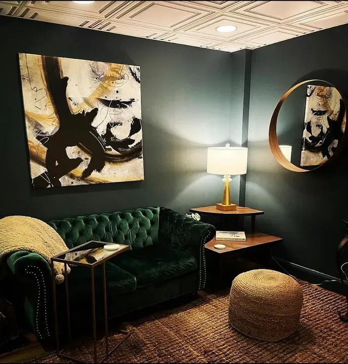 https://cdn.salonspotlight.com/photos/ulVqH2jNE6GCiV3uF20u/84f9a2f8-f116-47b4-97c8-9b0705abcea7_720x720