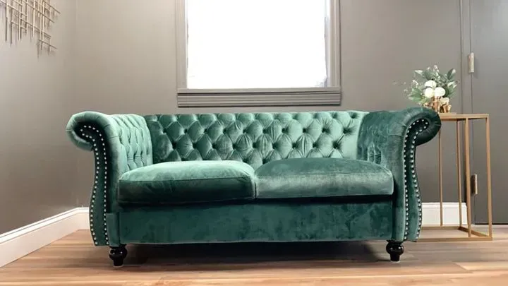 https://cdn.salonspotlight.com/photos/ulVqH2jNE6GCiV3uF20u/b191848d-8b36-43c4-bfb0-c5f44735ebce_720x720