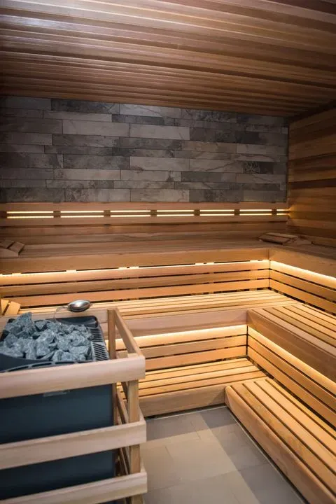 https://cdn.salonspotlight.com/photos/uljD7SVarhnWDxfr2mkR/86c27ae3-aedd-4a10-a8f1-7318951566a2_720x720