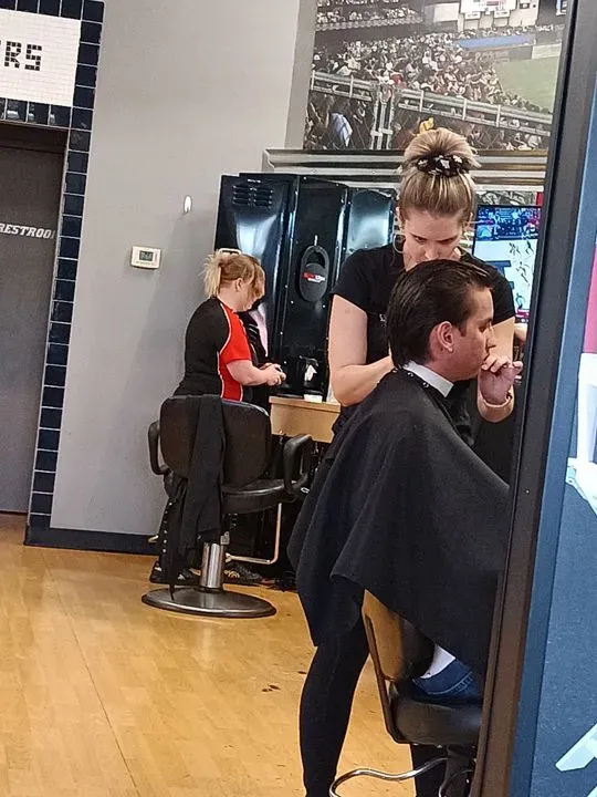 https://cdn.salonspotlight.com/photos/ulvMB9wVR3lfK5QEAwvm/ff761897-1027-4cb1-b4bb-2fe66eb7ebdd_720x720
