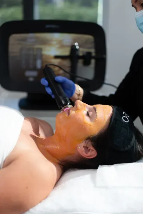 https://cdn.salonspotlight.com/photos/ulwjdTGCEqbJuS1mYhCL/50678d69-be1b-407e-b2aa-b67a367b9e13_720x720