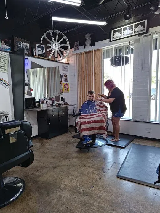https://cdn.salonspotlight.com/photos/umng05xdup7t50AbgxT2/79ae8c43-c67d-437c-b670-27a7cc76fc8b_720x720