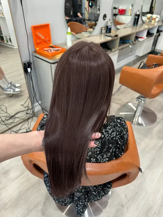 https://cdn.salonspotlight.com/photos/upaN5z60LDIglXBOV4I3/1818cb23-2131-4563-a525-99b9ae94ae9f_720x720