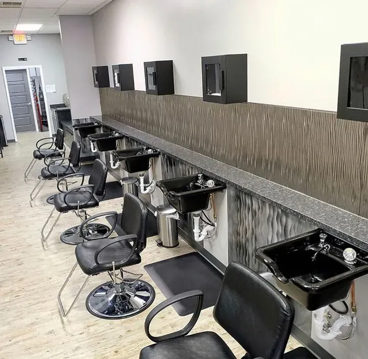 https://cdn.salonspotlight.com/photos/uqaDx3k24hcliAUKCIpd/ffdfe886-72a8-4834-a824-ded55599f8ec_720x720