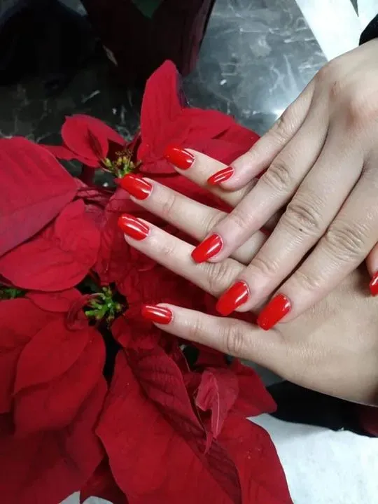 https://cdn.salonspotlight.com/photos/urwftxyF8651HuLhv6Of/4551b14d-cf30-4974-be31-a4152052c856_720x720