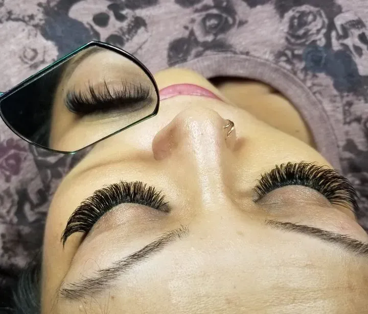 https://cdn.salonspotlight.com/photos/usmV3RzHSR0PZx8CAOoM/e74b596d-d6d7-48f5-8dcf-79d085f1bfbc_720x720