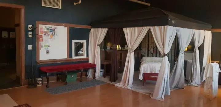 https://cdn.salonspotlight.com/photos/utRMbJFTQopoD97eiVtj/2e97a37b-78bf-4030-bbe0-767eeb456754_720x720
