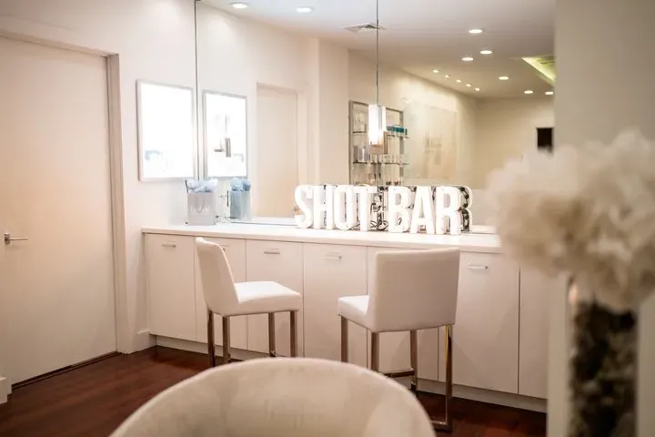https://cdn.salonspotlight.com/photos/utwWmlltJ664QOVfmuB1/034e5755-c4d9-4fd5-be3f-02754aba56df_720x720