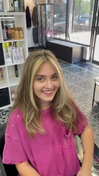 https://cdn.salonspotlight.com/photos/v18dQKts70tiR3cCbAdl/bbc035db-411b-4d2d-bdb8-0f69f2e26247_720x720
