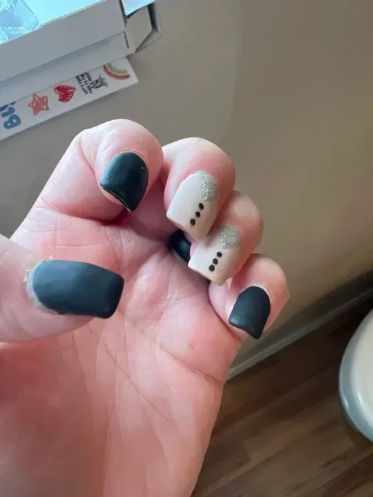 https://cdn.salonspotlight.com/photos/v4022ZQmPyyYrcUJ2vAy/c7bc9e3f-47f1-4879-b92e-7ff860aa6e8e_720x720