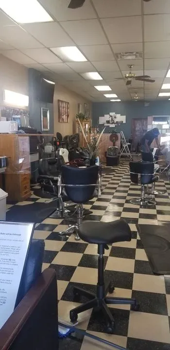 https://cdn.salonspotlight.com/photos/v5OhIqTAyBLDVedbNpN6/4289a549-2135-423e-a338-96aa961556fd_720x720