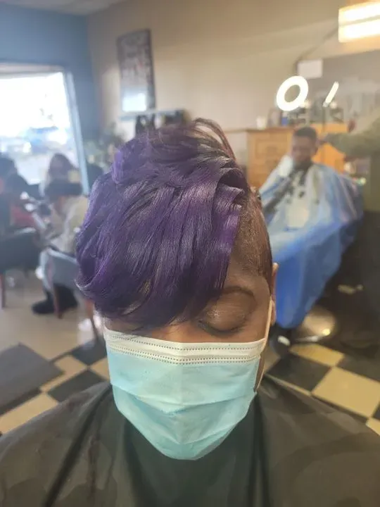 https://cdn.salonspotlight.com/photos/v5OhIqTAyBLDVedbNpN6/477026cf-572c-4cba-844d-b24d36f515e1_720x720