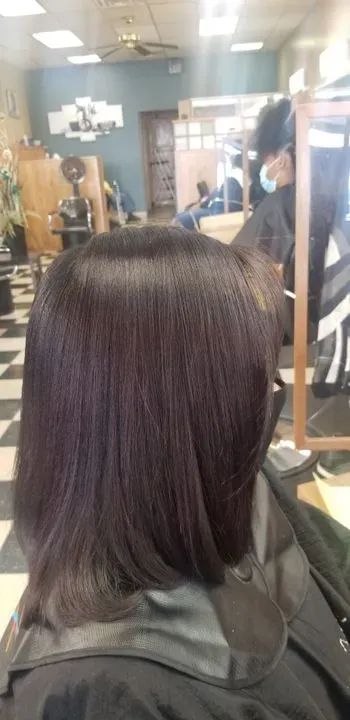 https://cdn.salonspotlight.com/photos/v5OhIqTAyBLDVedbNpN6/ceb66cfc-6072-46ee-bd60-54c29a2f03f9_720x720