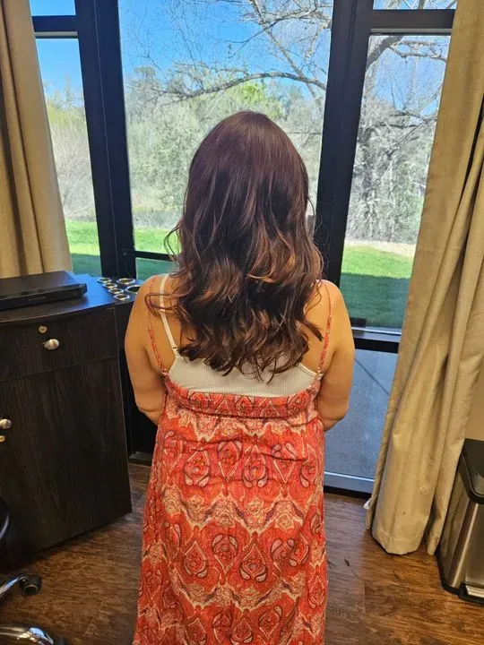 https://cdn.salonspotlight.com/photos/v5m8h8TGMTK7aP1f0V51/f547eec6-dde3-4c21-a7cd-5cd54a29f6e6_720x720