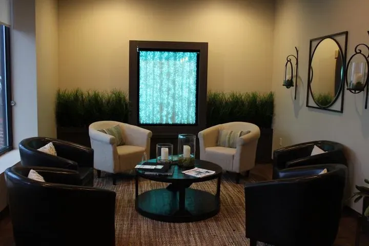 https://cdn.salonspotlight.com/photos/v6zVertPkHaG4YqzngGh/eaac338e-4ff9-4949-adc3-659e34701cbe_720x720
