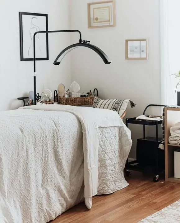 https://cdn.salonspotlight.com/photos/v8egl0W7nloXspTKQFvK/cb115a05-6dde-4e85-8d4a-5da0f5fc3bef_720x720