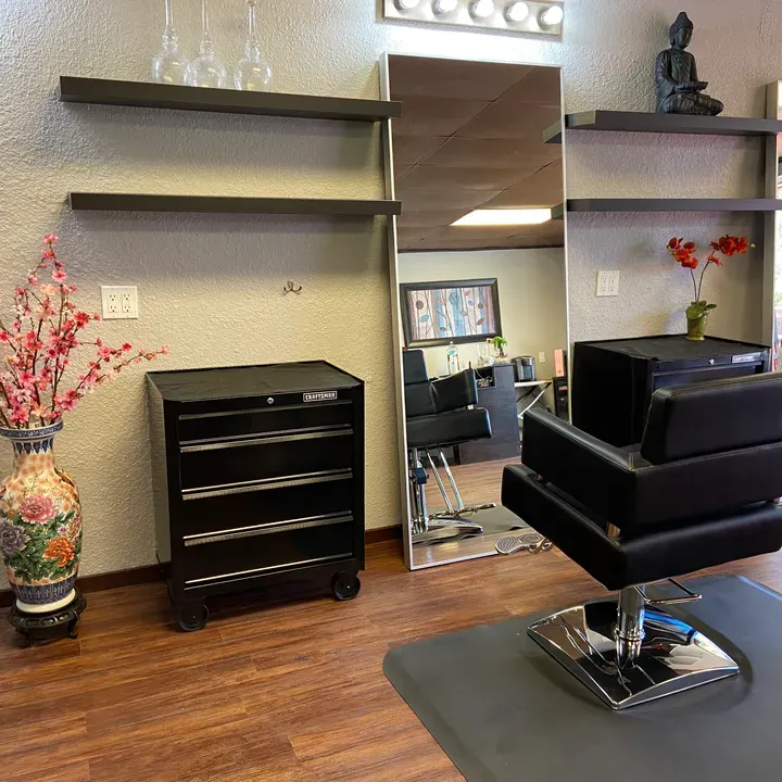 https://cdn.salonspotlight.com/photos/v9QTIMH0EI0Z9dfftdiW/15eebcac-7d99-42a2-a7d5-26c4be020434_720x720