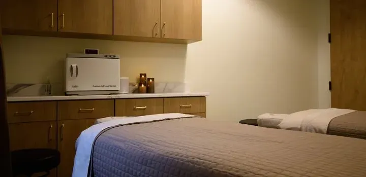 https://cdn.salonspotlight.com/photos/v9tiLchBk6PA7te0Mnq2/08590b9e-681a-4d85-a16f-922112546fe9_720x720