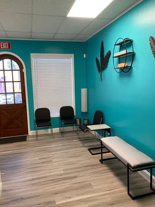 https://cdn.salonspotlight.com/photos/vAjSceT4jkoJmDYFOx5m/356daf35-4b48-46d8-8cc2-e52ea2c6f94b_720x720