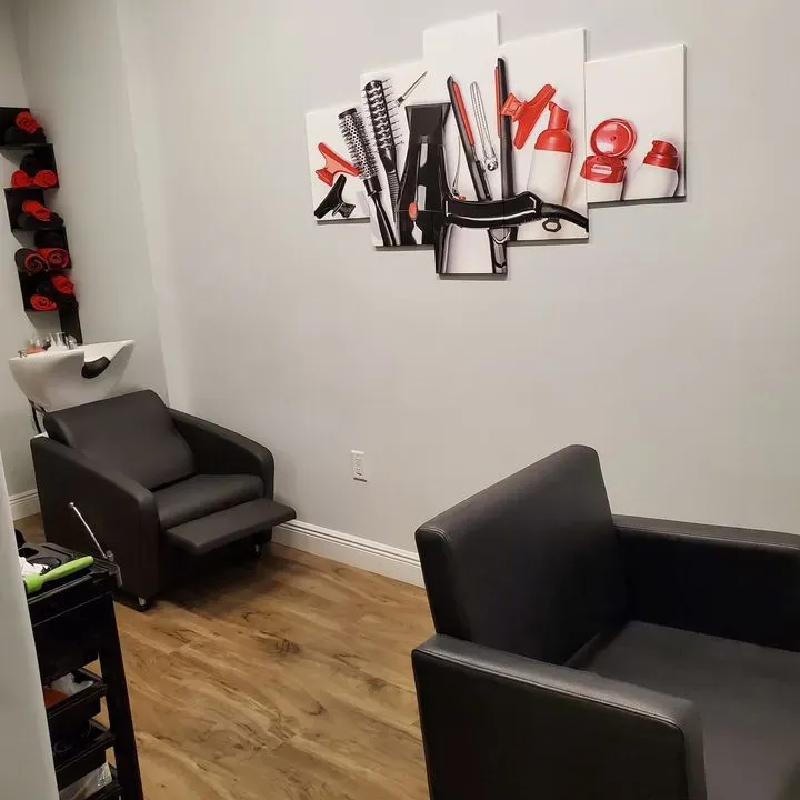 https://cdn.salonspotlight.com/photos/vD0S0CeJ62ihSIpVn5L1/32488cb8-56da-45df-9bbf-dda0dff52544_720x720