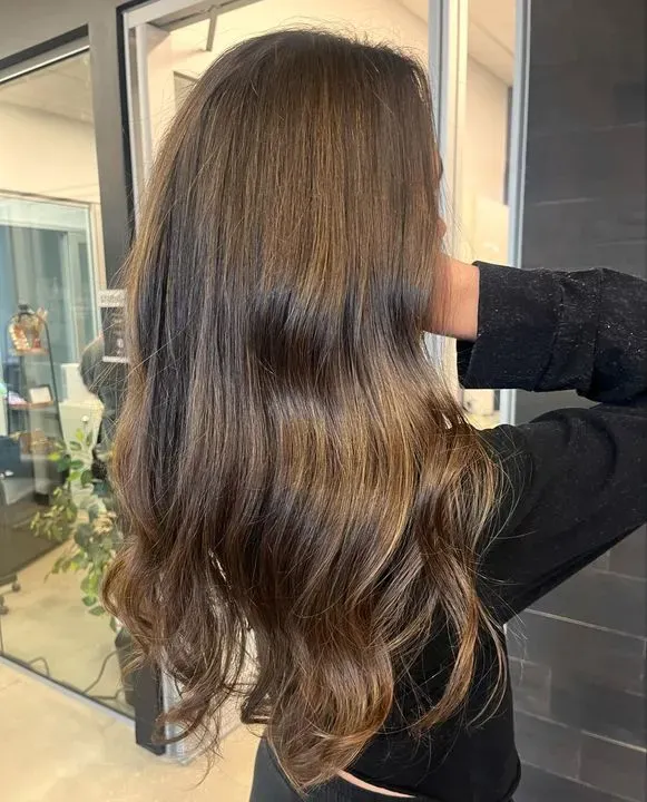 https://cdn.salonspotlight.com/photos/vDOvLzGcbYLCimCGZ3M8/01fc0822-9b83-49e9-b3fa-825658bd49de_720x720
