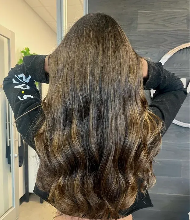 https://cdn.salonspotlight.com/photos/vDOvLzGcbYLCimCGZ3M8/b3ed1828-8e4d-4a48-b076-8f76b1fc63c1_720x720