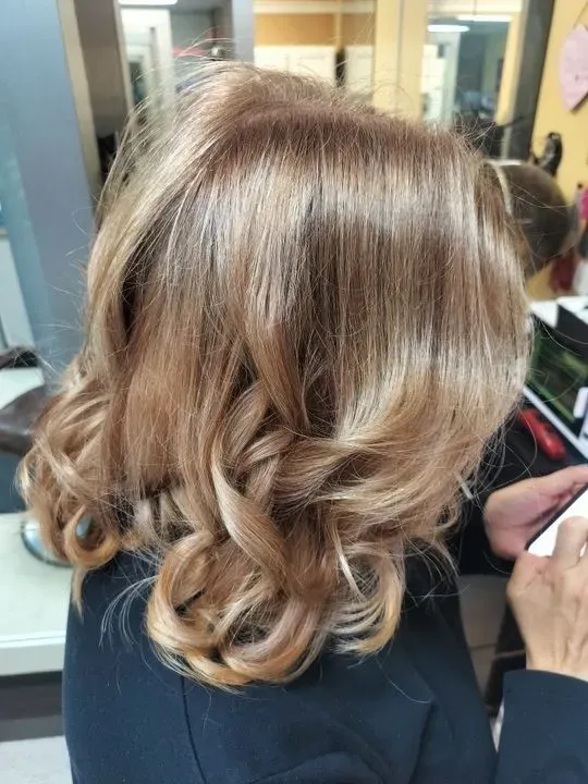 https://cdn.salonspotlight.com/photos/vEG0OkCRv1pKmPRzuniG/ccd17279-0478-47a1-861d-7d0be3c2b332_720x720