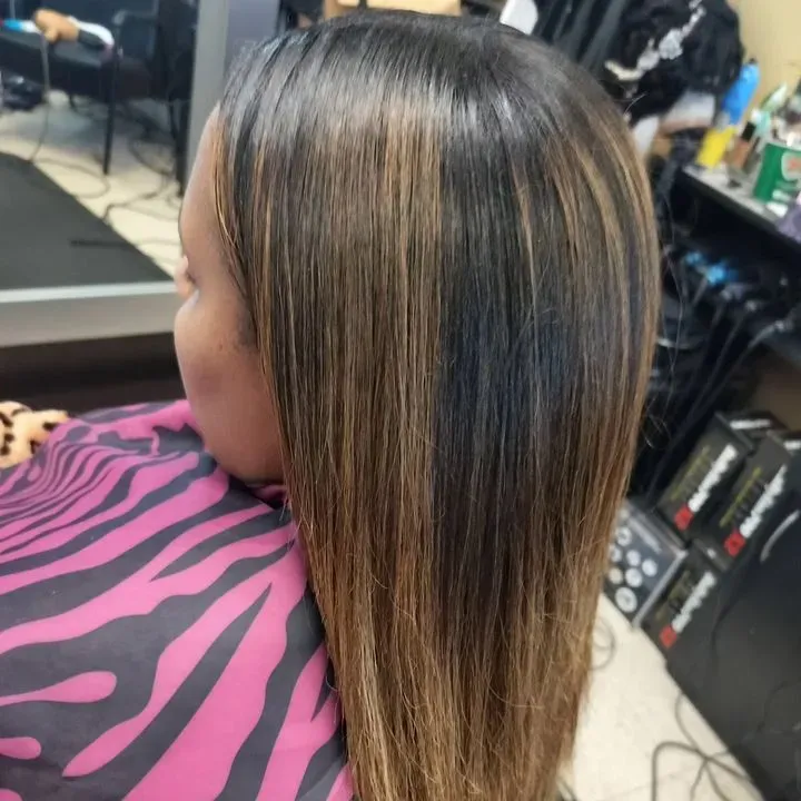 https://cdn.salonspotlight.com/photos/vEG0OkCRv1pKmPRzuniG/d9f64bb3-9a75-42c6-b7f0-92d911953bd8_720x720